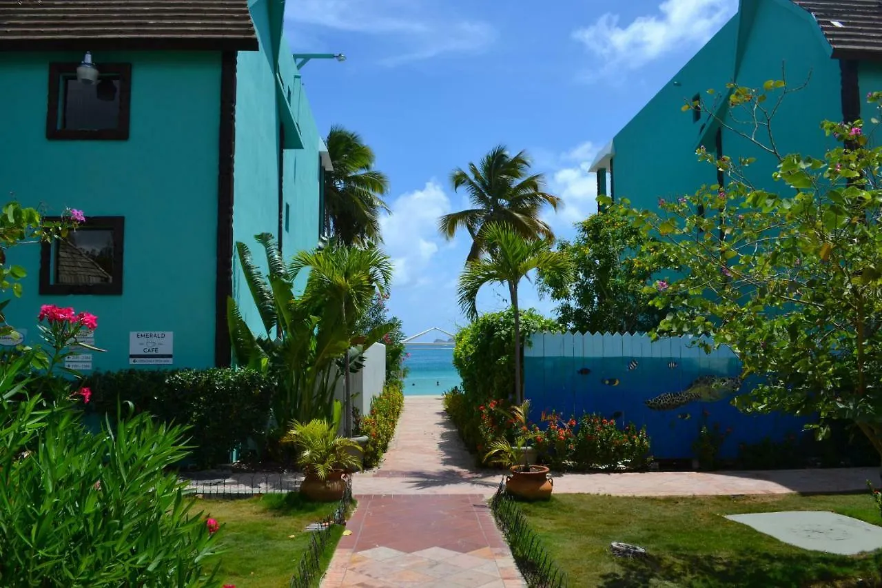 Emerald Beach Resort Altona 3*,